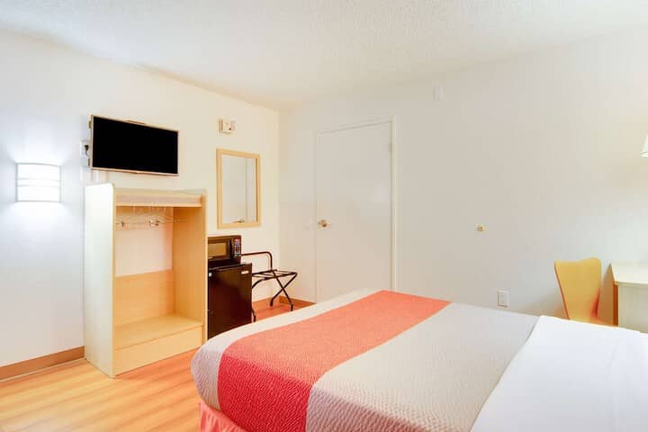 Room 10 of 26